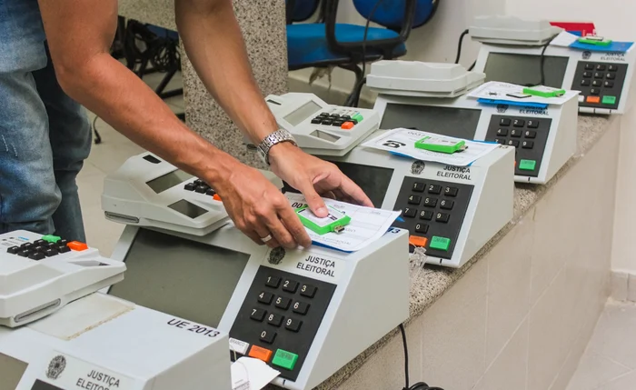 Influenciadores podem apoiar candidatos em 2026, mas há limites claros; entenda o que é proibido