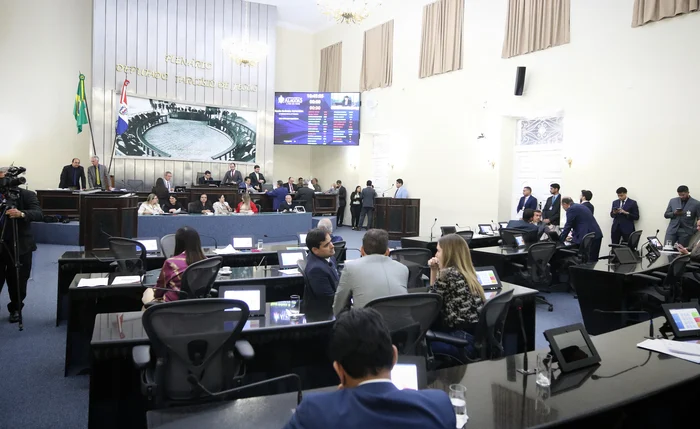 Risco de perda de cadeiras de Alagoas na Câmara e ALE é quase certo