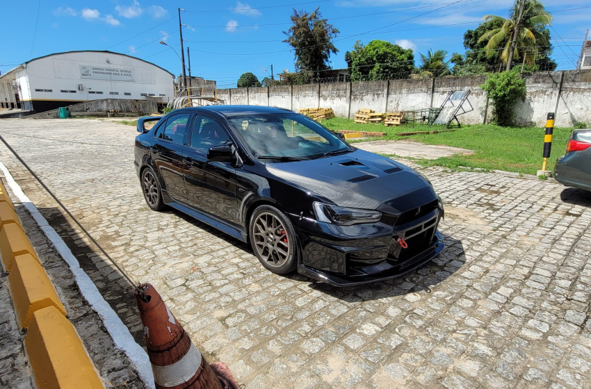Veículo de luxo 'tunado' é recolhido durante operação do DMTT