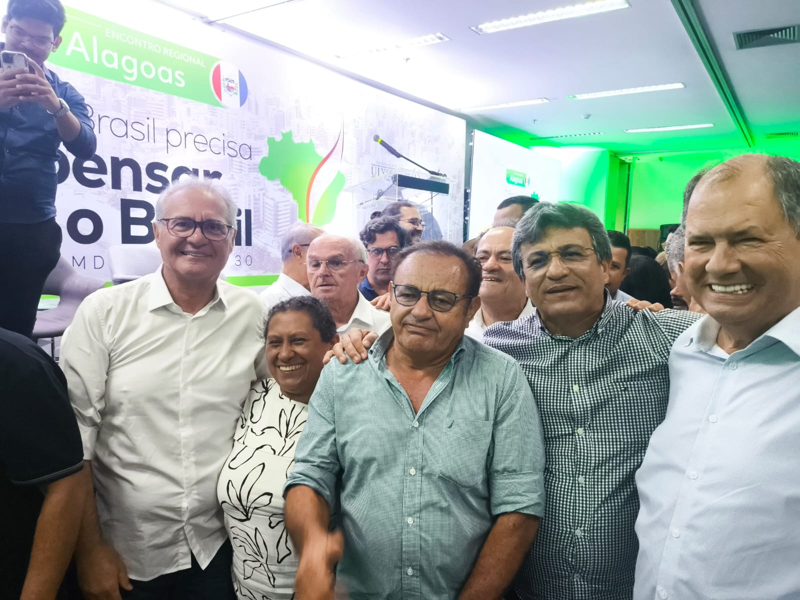 Unicafes-AL prestigia Senador Renan Calheiros durante encontro estadual do MDB