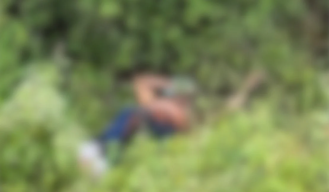 Populares encontram corpo de homem á margem de estrada em Palmeira dos Índios