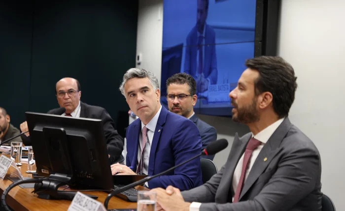 Brito lidera último debate sobre construção do Sistema Nacional de Educação