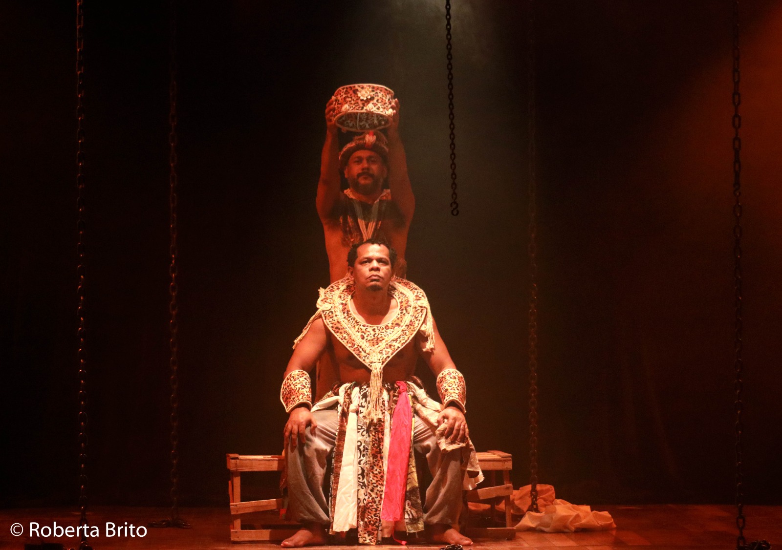 Theatro Homerinho recebe espetáculo 'Negreiros' da Cia LaCasa