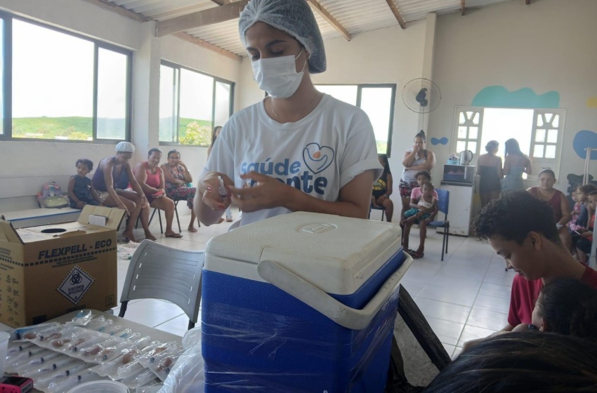 Catadores de recicláveis de cooperativas recebem serviços de saúde em Maceió