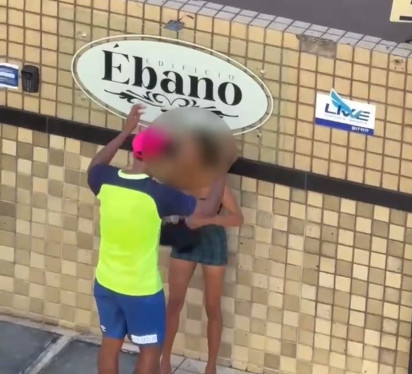 Vídeo: homem é preso após agredir e ameaçar mulher com facão em Maceió