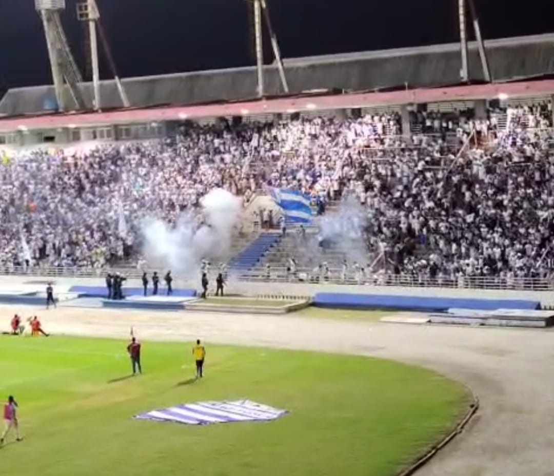 VÍDEO: torcedores do CSA e policiais entram em confronto durante jogo em Maceió; um homem foi preso