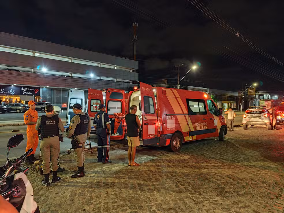 Homem morto a tiros em posto de combustível em Maceió tinha antecedentes criminais, diz Polícia Civil