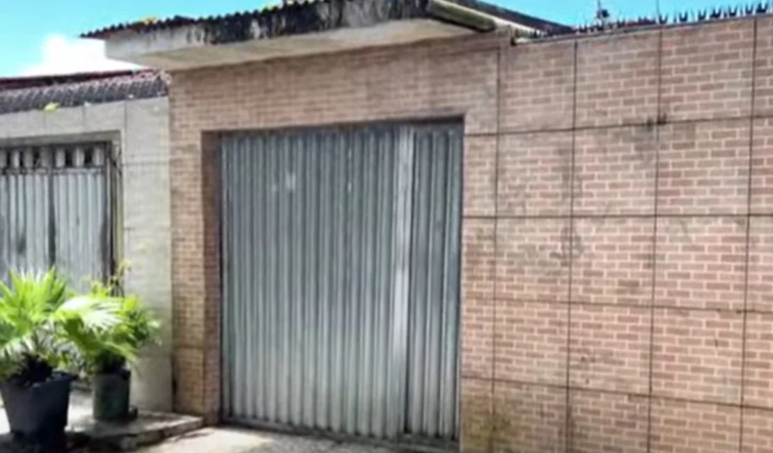 Idosa morre após tentar se proteger de incêndio se abrigando debaixo da cama em Maceió