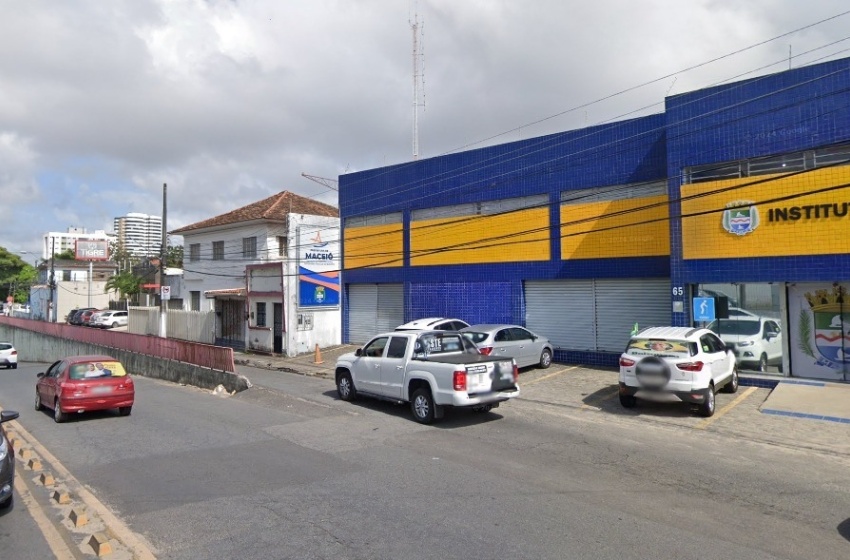 Sinalização de proibição de tráfego será instalada na alça de viaduto em Maceió