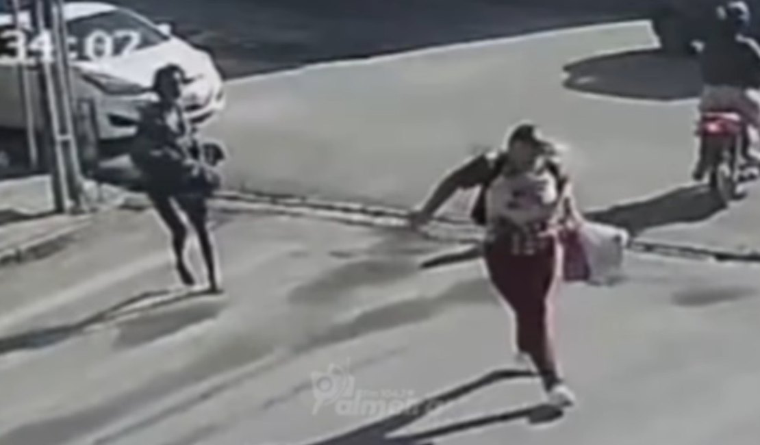 Moradores de Palmeira denunciam mulher em situação de rua por agredir quem recusa dar dinheiro