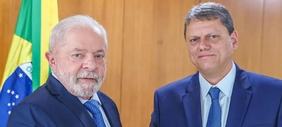 Pesquisa aponta empate técnico entre Lula e Tarcísio em possível disputa presidencial