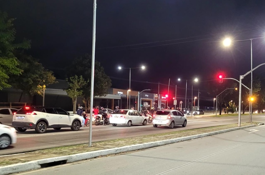 DMTT comunica que haverá tolerância para avanço de semáforo entre 23h e 5h; entenda