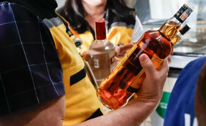 Câmara pode classificar adulteração de bebidas com metanol como crime hediondo