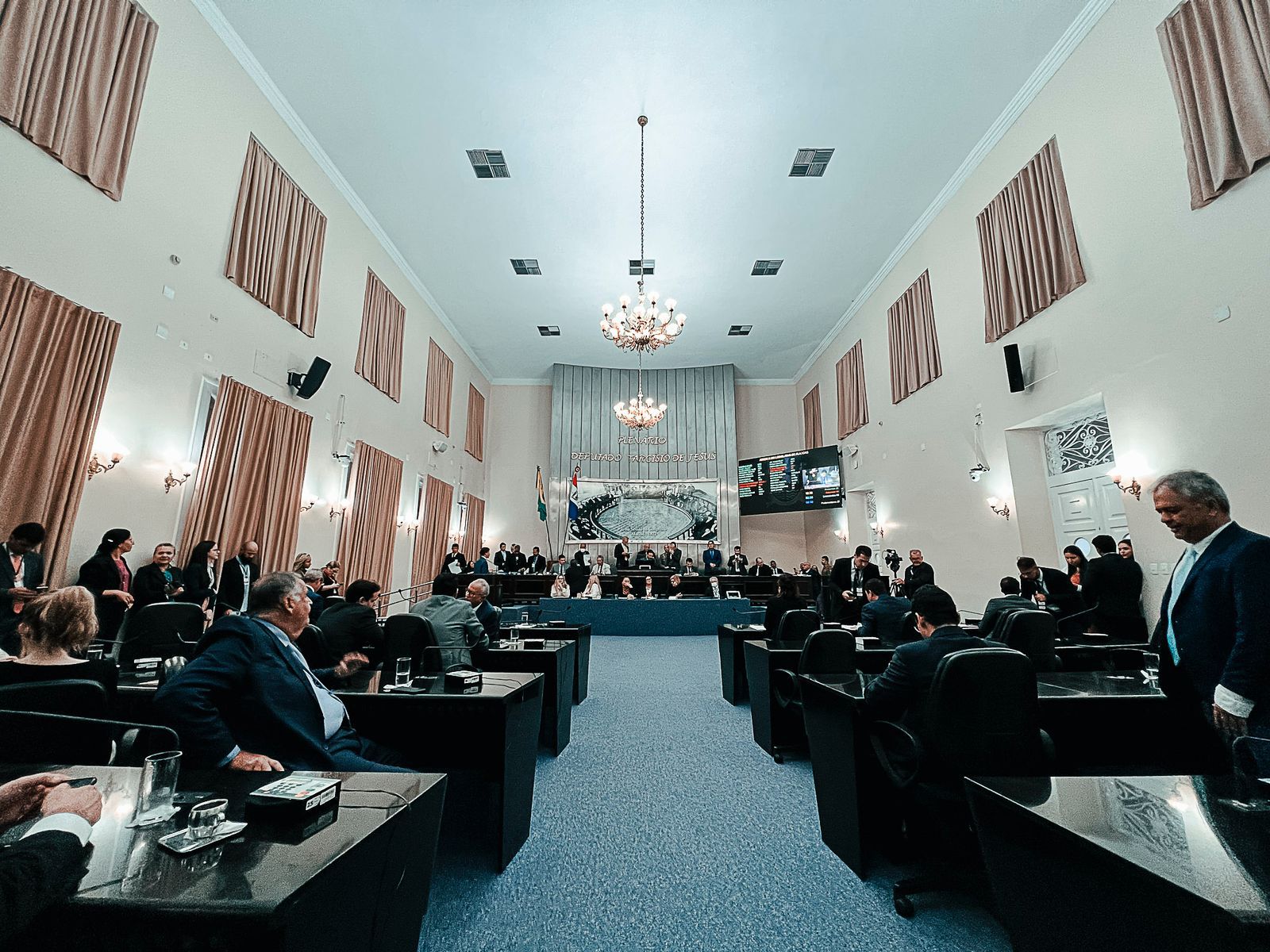 Aprovado projeto que exige certidão de antecedentes para quem trabalha com público infantojuvenil