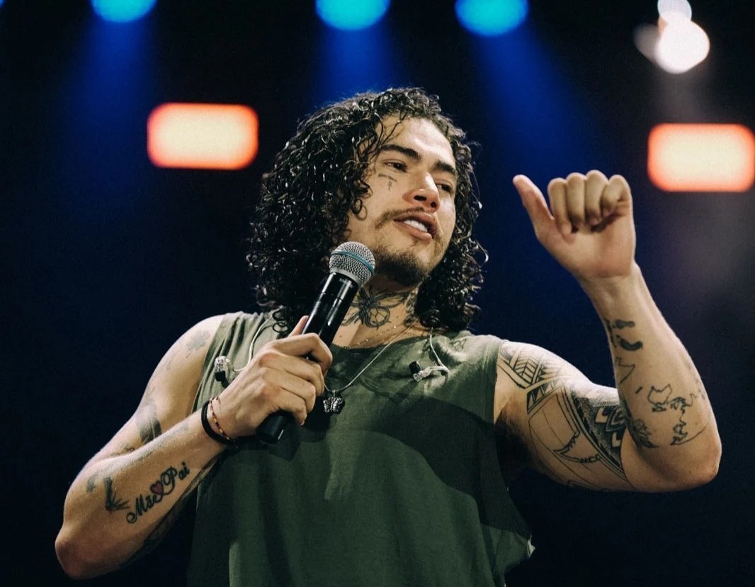 Whindersson Nunes volta a Maceió com novo show 'Isso definitivamente não é um culto'