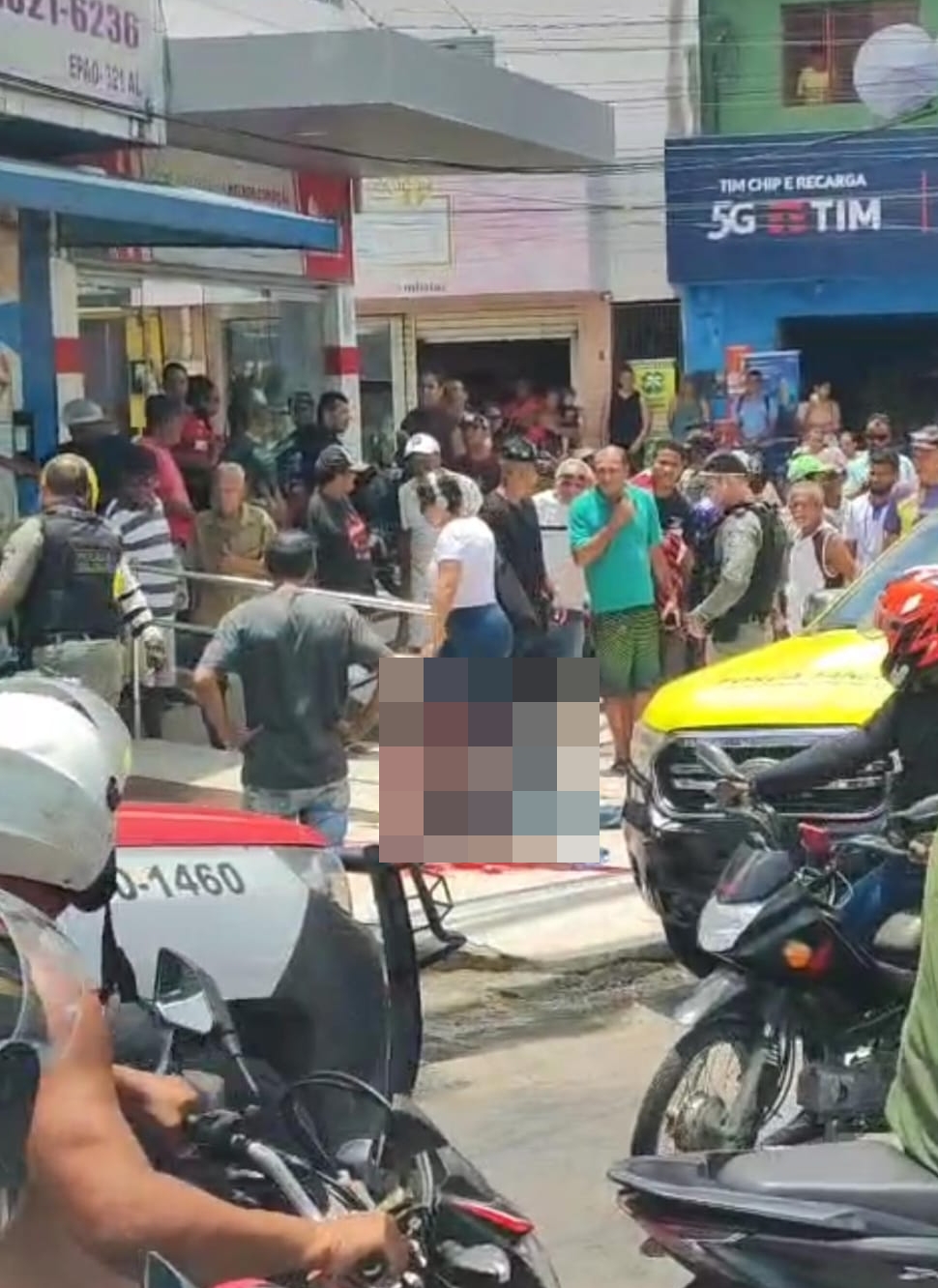 Homem sofre tentativa de homicídio em via principal do Jacintinho