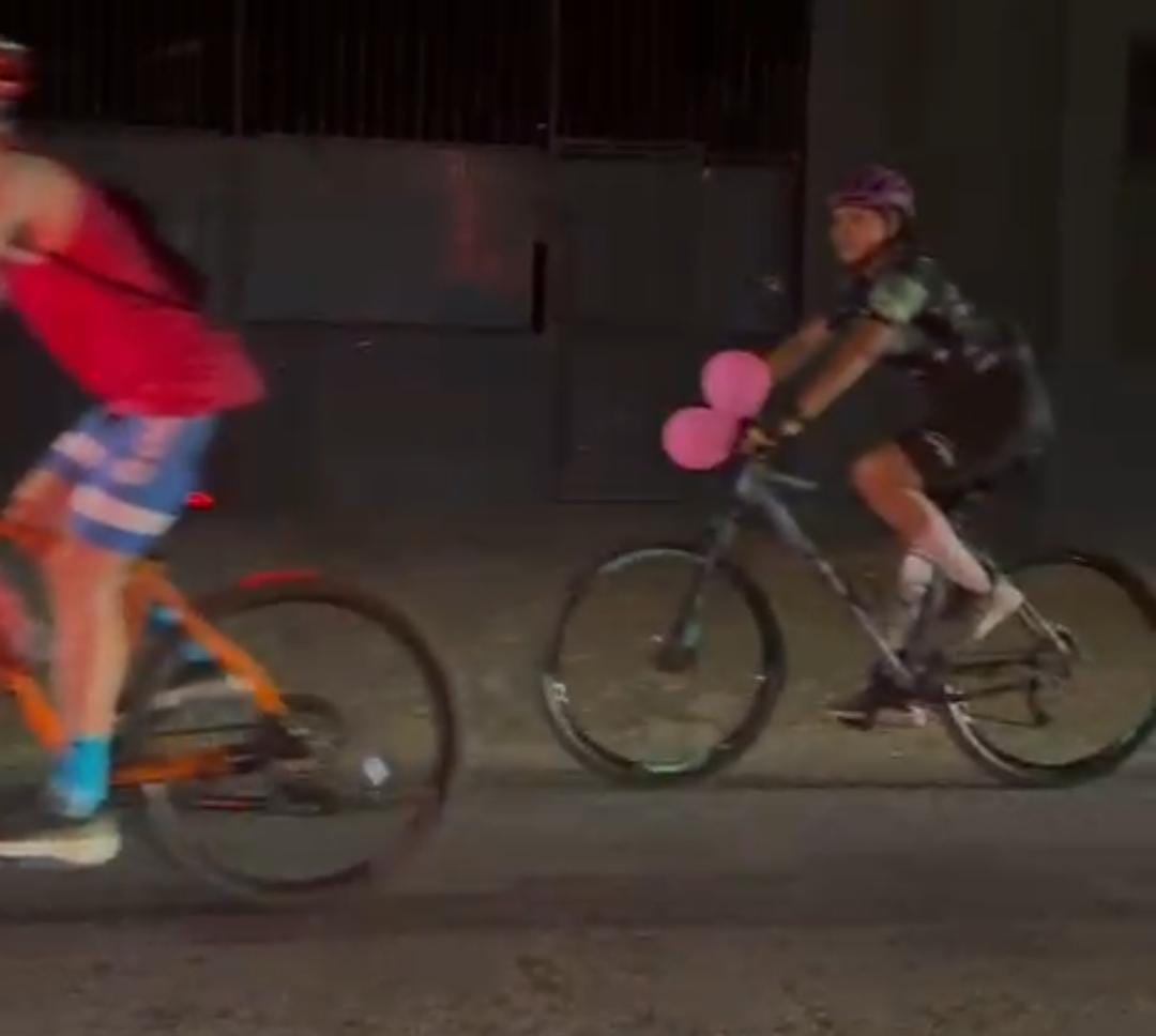 Grupo realiza pedalada em conscientização ao câncer de mama em Maceió