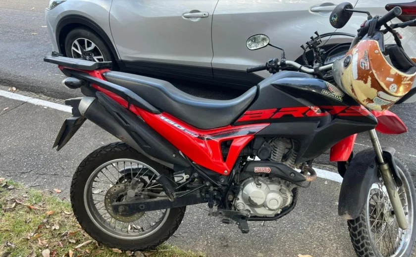 Homem é detido com ciclomotor sem placa e motor adulterado em Maceió