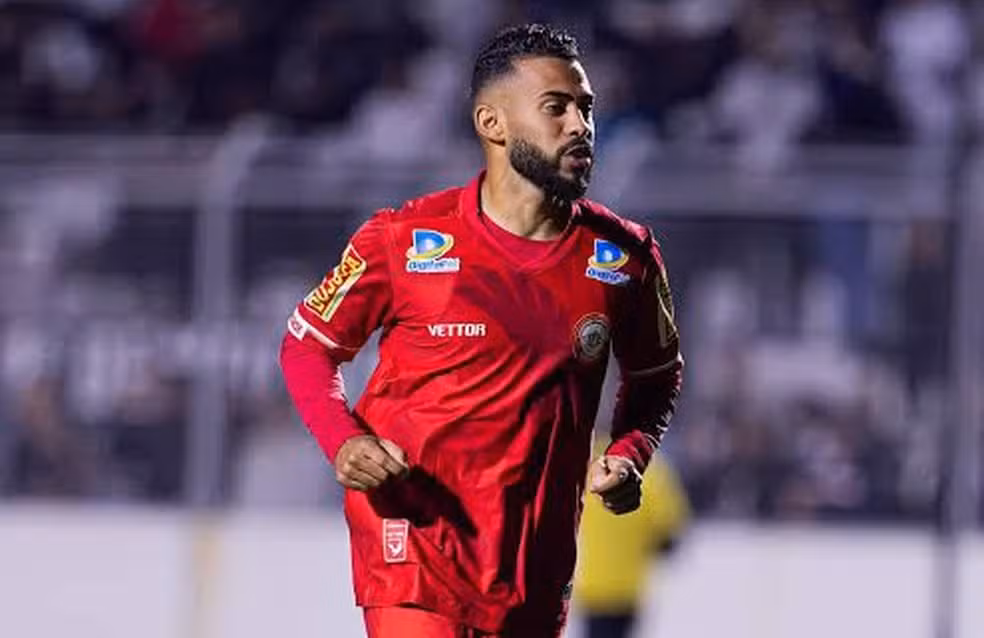 CSA confirma permanência de Robinho e anuncia contratação do lateral Kaike