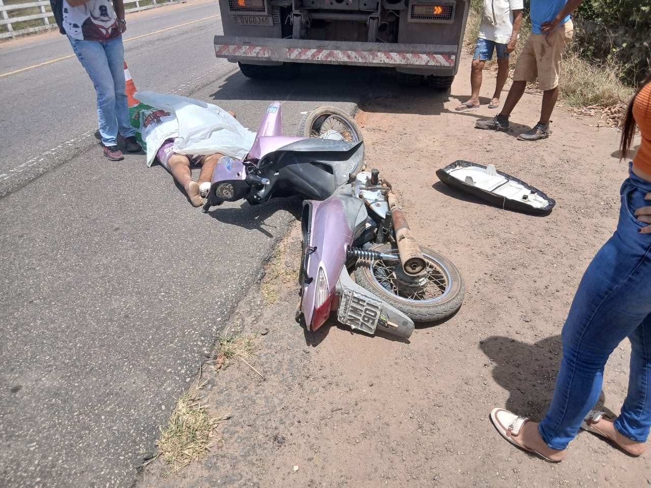 Motociclista morre após ser atropelado por caminhão em Arapiraca