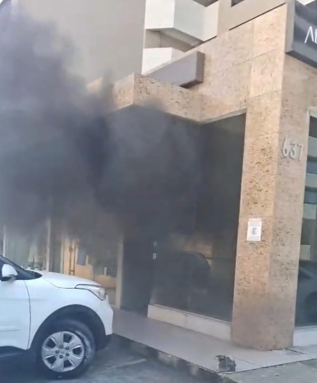 Incêndio atinge loja de roupas no bairro de Jatiúca, em Maceió