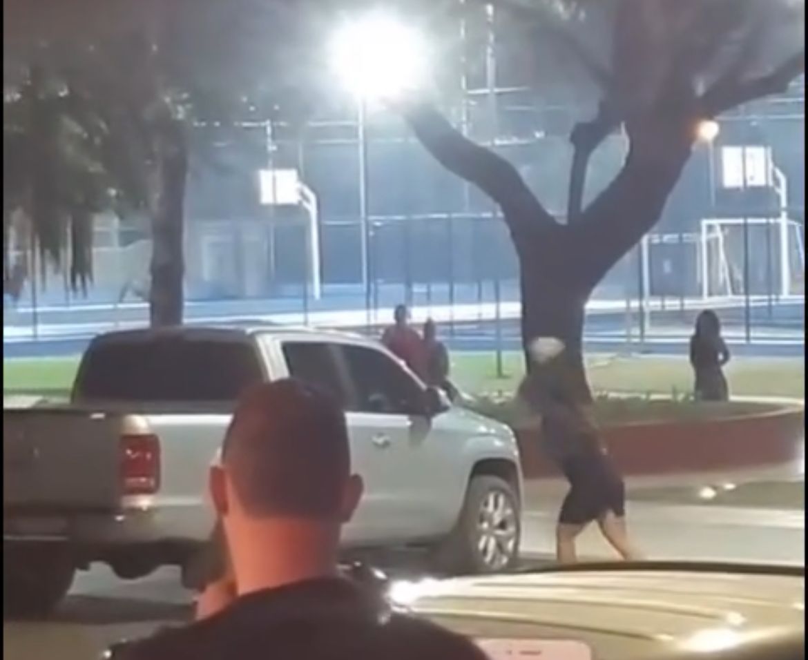 Suposta traição gera confusão em bar de Maceió e termina com veículo destruído