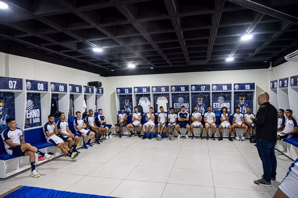 CSA inicia pré-temporada com 24 jogadores e mira reforços para 2026