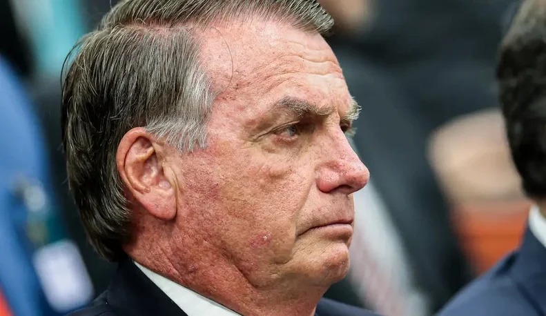 Bolsonaro fala em ‘surto’, mas Justiça mantém prisão preventiva