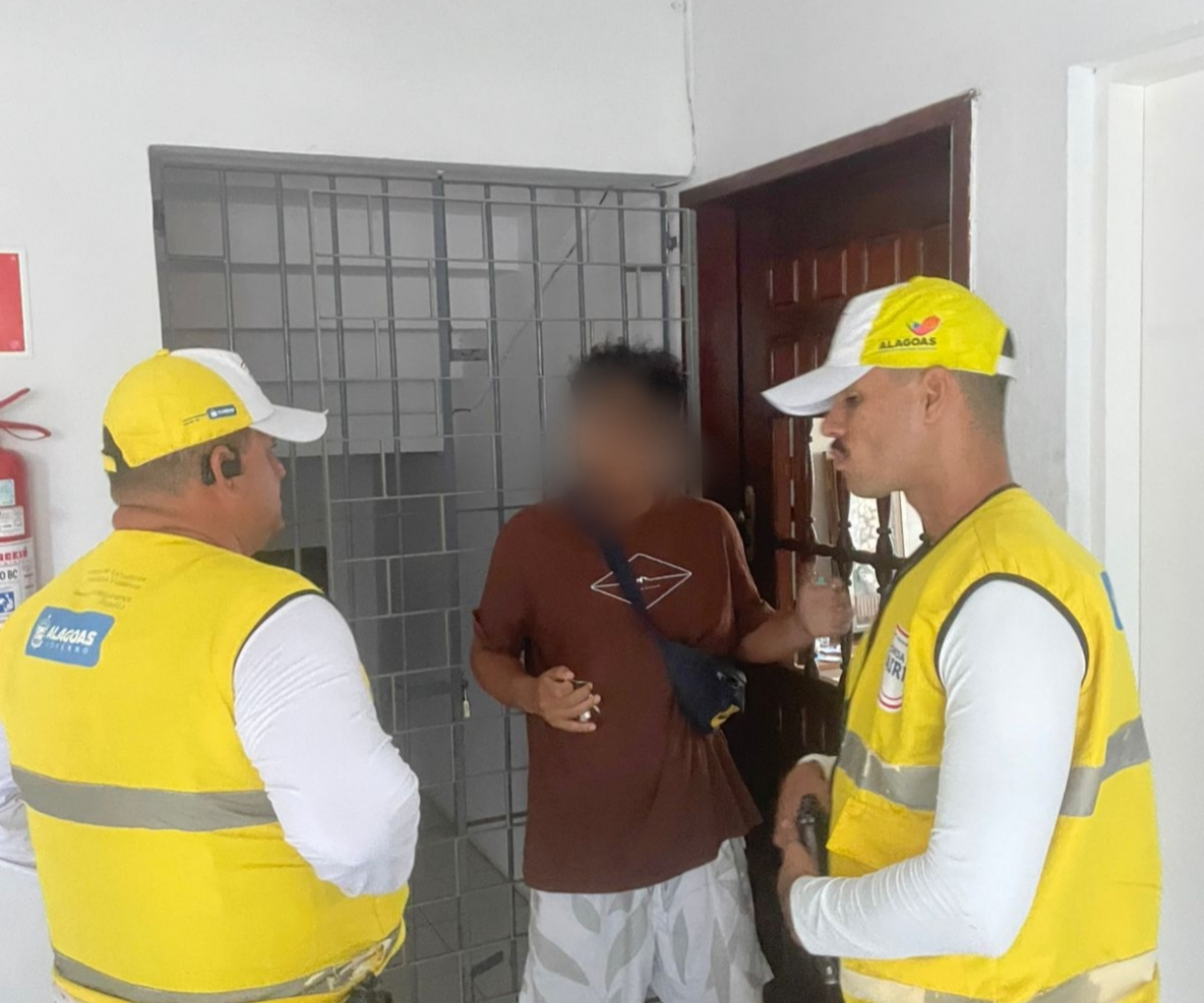 Entregador desconfia de encomenda e ajuda Ronda no Bairro a prender suspeito de tráfico