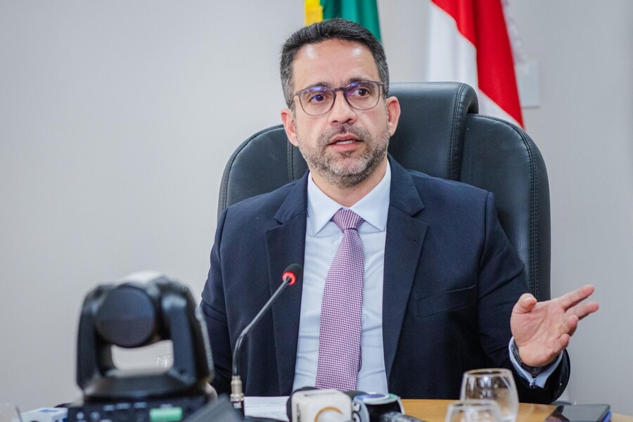 Paulo Dantas anuncia pagamento do 14º salário a servidores da rede estadual de ensino