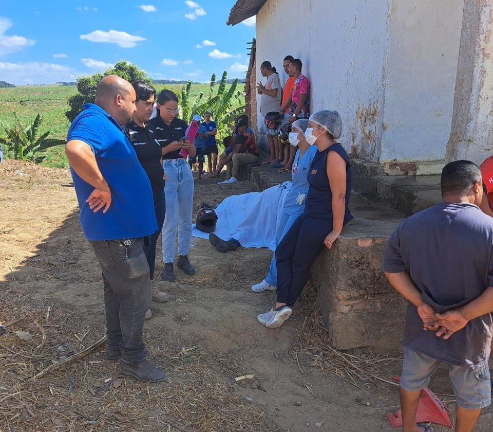 Motociclista morre após colisão com carro em Ibateguara; automóvel pegou fogo