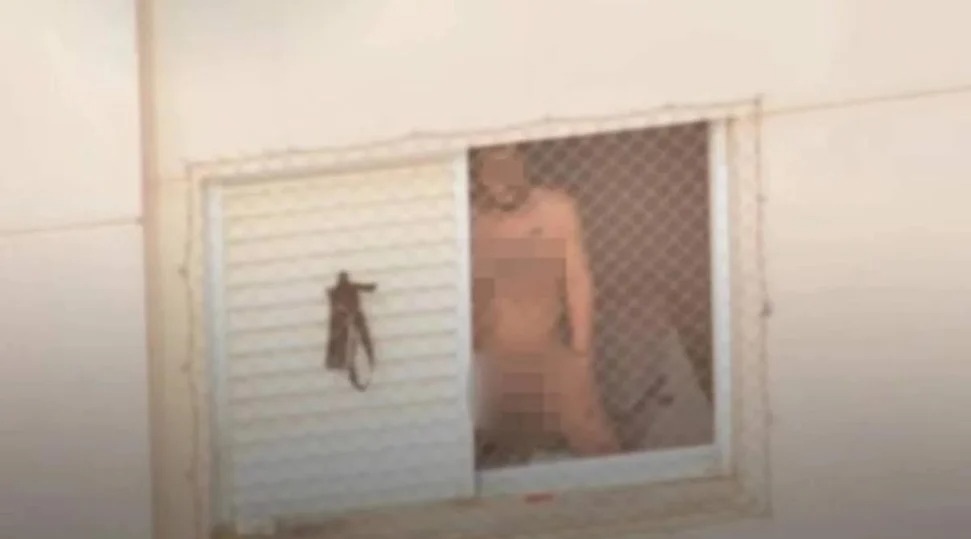 Assessor de deputado é afastado após ser flagrado em ato obsceno na janela de condomínio