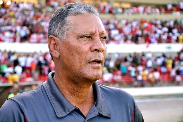 Ídolo do CRB, Joãozinho Paulista sofre AVC e é internado em Maceió