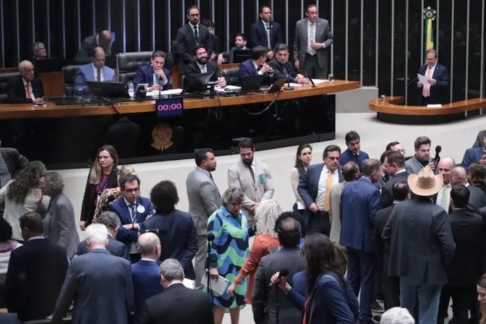 Câmara aprova redução de penas do 8 de Janeiro; veja como votaram os deputados por AL