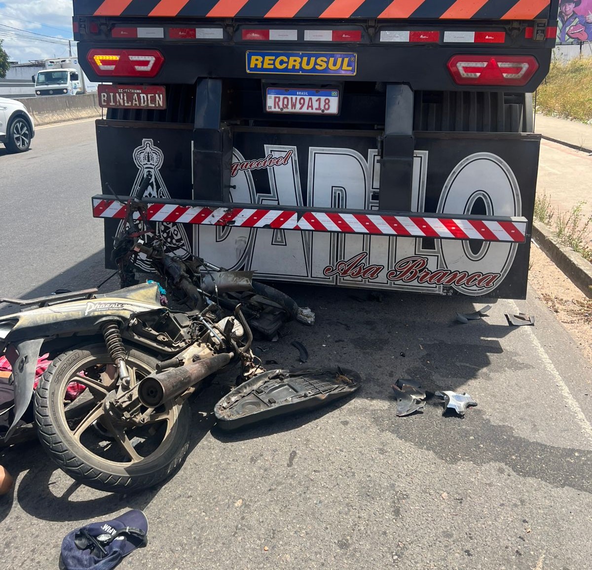 Motociclista morre após bater em caminhão na AL-110, em Arapiraca