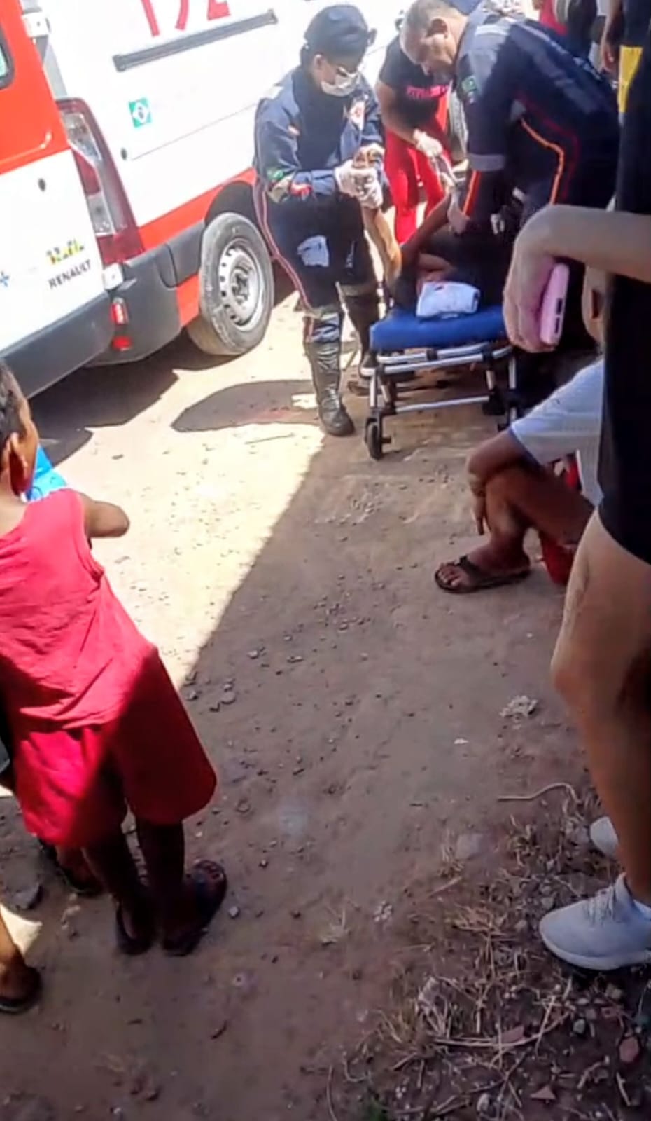 Mulher é agredida a pedradas pelo marido e fica desacordada no Benedito Bentes