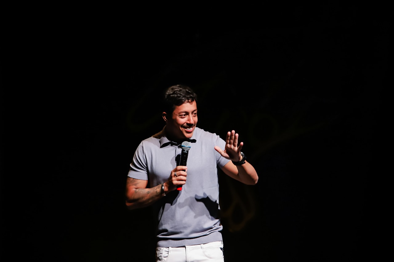 Humorista Renato Albani traz seu novo show para Arapiraca e Maceió