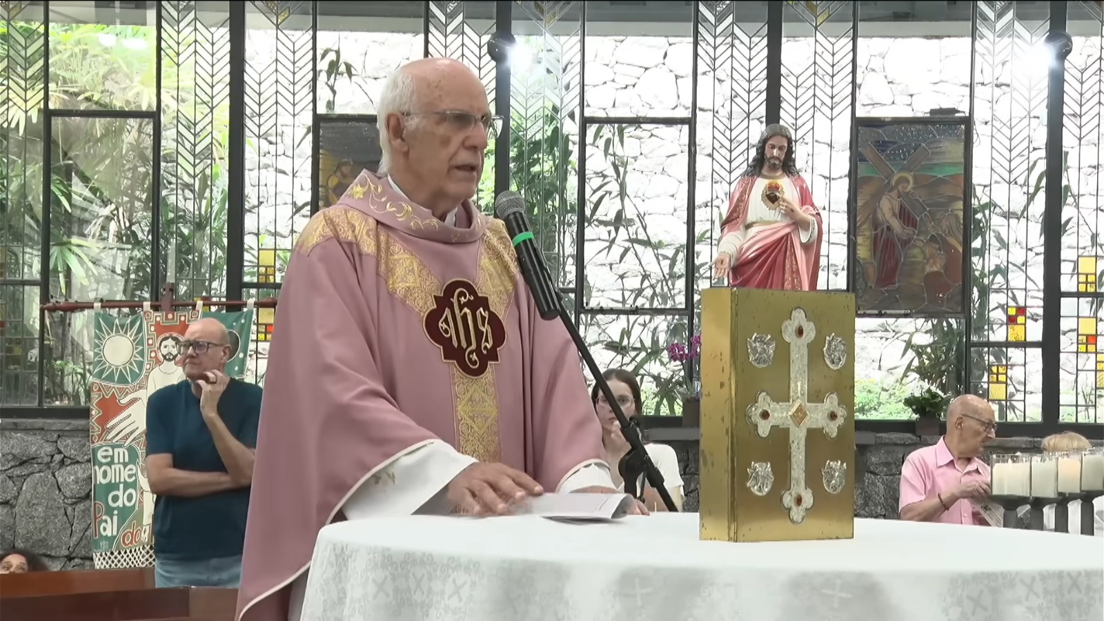 Padre Júlio Lancelotti anuncia suspensão de missas transmitidas online