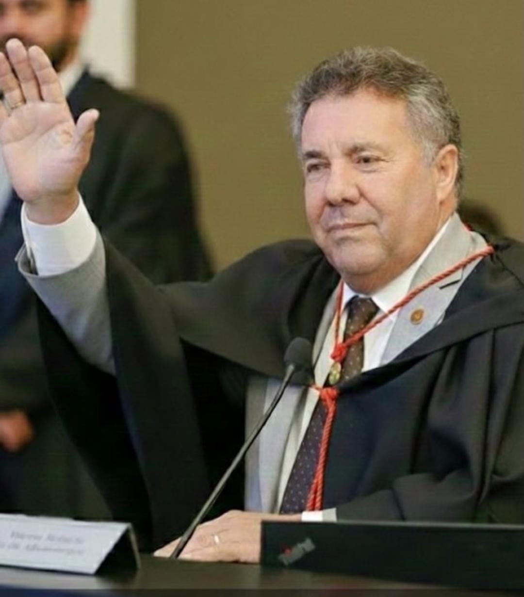 Desembargador do TJAL anuncia pedido de aposentadoria e divulga crítica na redes sociais