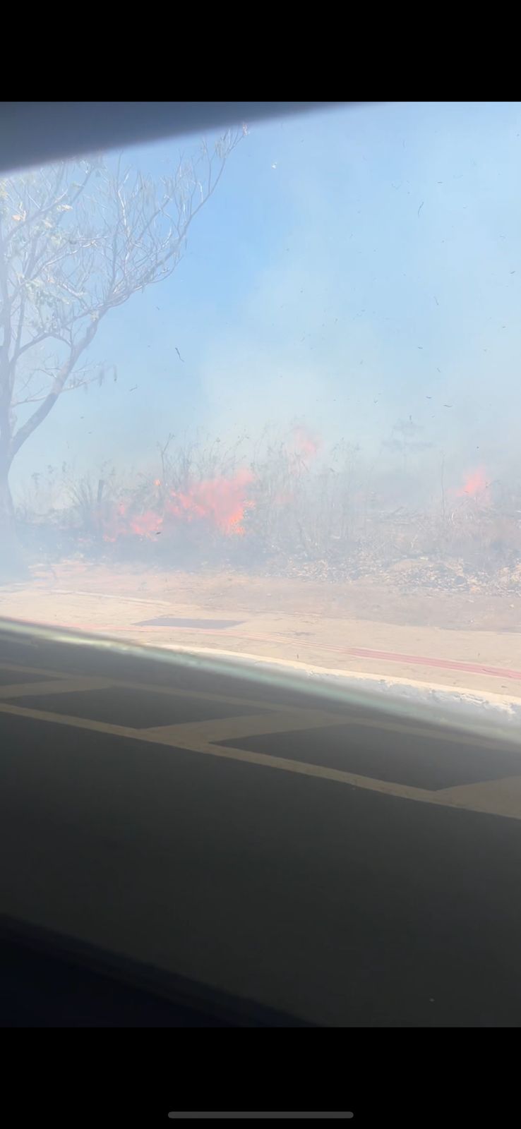 VÍDEO: fumaça de incêndio atrapalha visão de condutores na Avenida Márcio Canuto, em Maceió