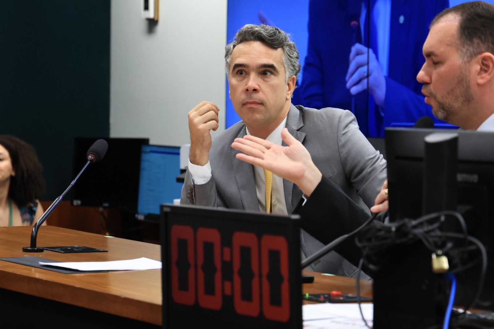 Rafael Brito comemora cumprimento de lei que dá fim à 'bola de neve' do crédito rotativo