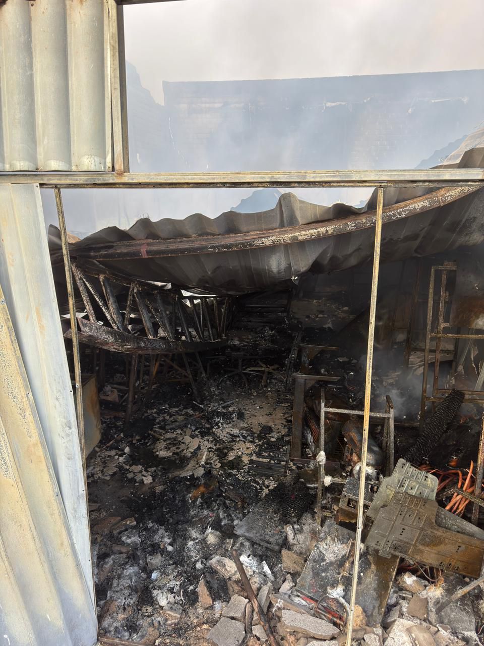 Incêndio destrói fábrica de roupas no interior de Alagoas; veja fotos