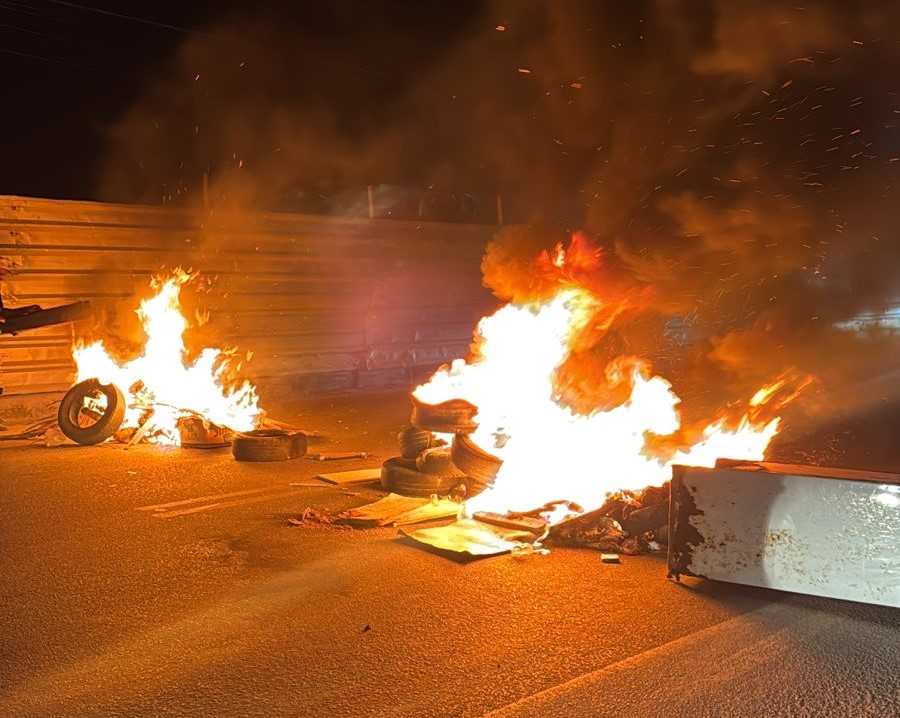 VÍDEO: Protesto contra falta de água interdita AL-101 Norte em Maceió