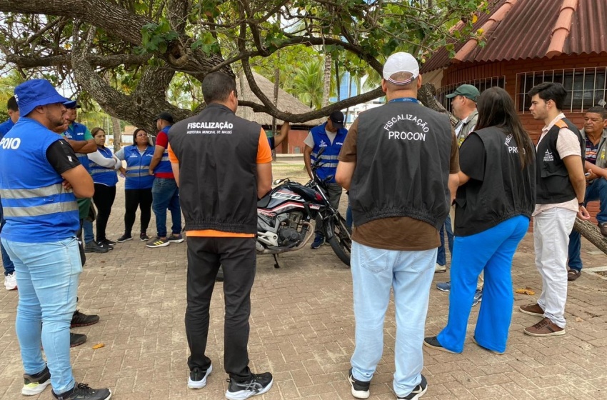 Ambulantes recebem orientação sobre novas regras na faixa de areia