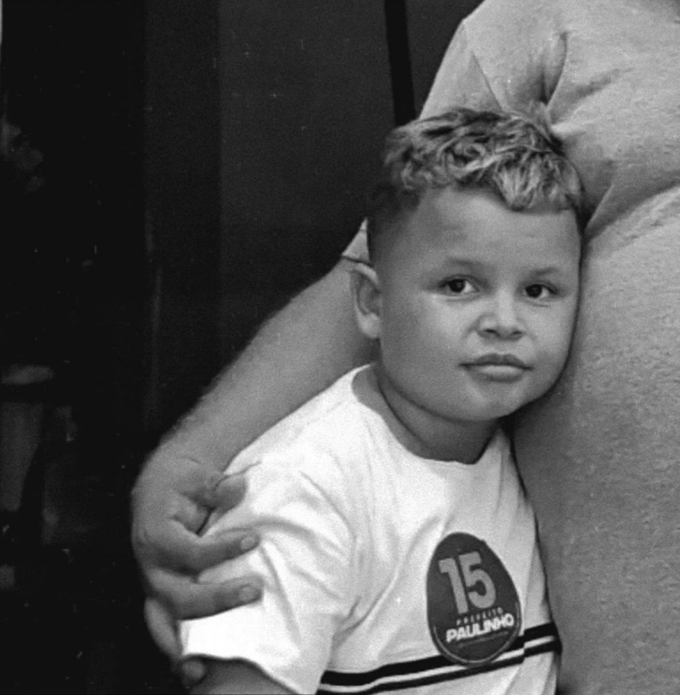 Menino morre soterrado após deslizamento em área de risco