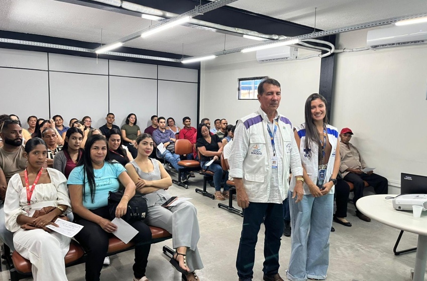 Profissionais que atuam na preparação e distribuição de marmitas participaram do treinamento