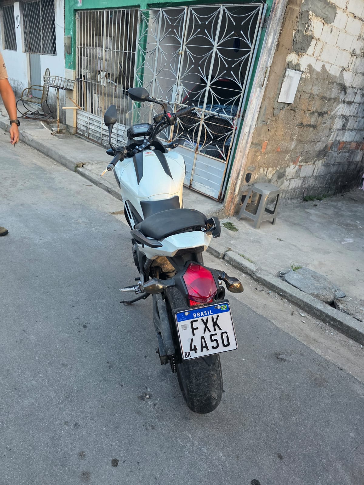 Homem é preso em flagrante por receptação e moto roubada é recuperada