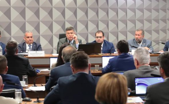 CPMI do INSS pede quebra de sigilos do ex-ministro Carlos Lupi