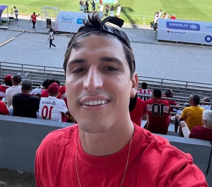 Ex-BBB prestigia final do Alagoano em Maceió; confira