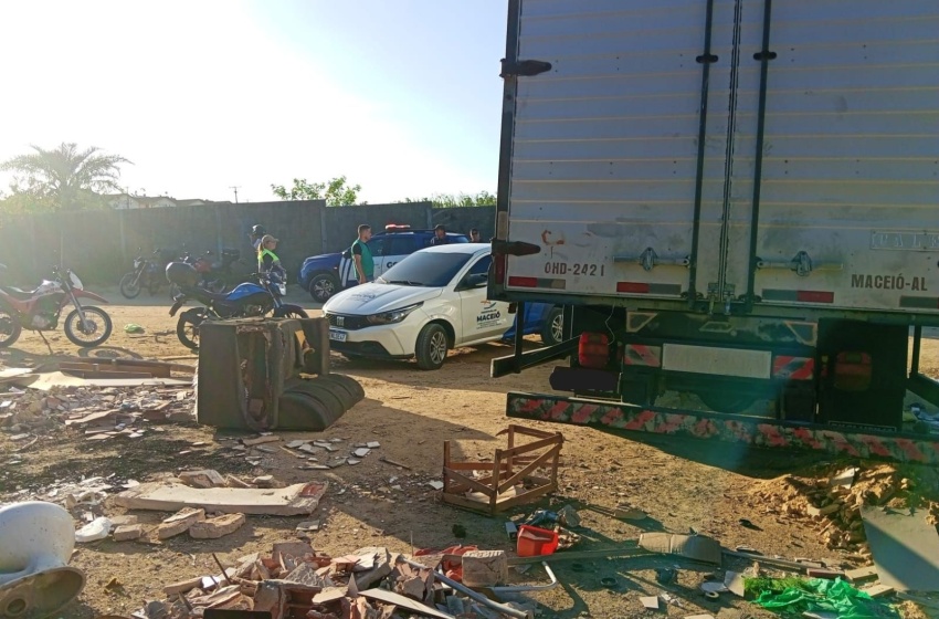 Operação Cidade Limpa apreende caminhão por descarte irregular